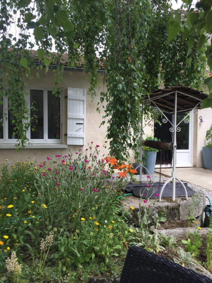 Le Gite Du Petit Renard: A Tranquil Gite With Pool Oradour-Saint-Genest Exterior photo
